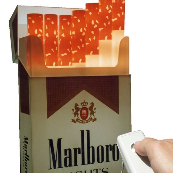 Dreidimensionales Original-Produktdisplay mit Spielinhalten