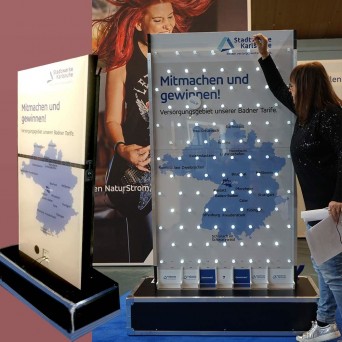 XXL-PLINKO Lichteffekte während der Chip seinen Weg sucht