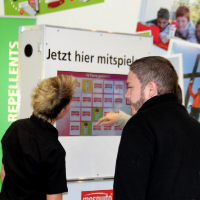 Digitale Touchscreen-Werbeaktion Memocards - finde die passenden Motive 